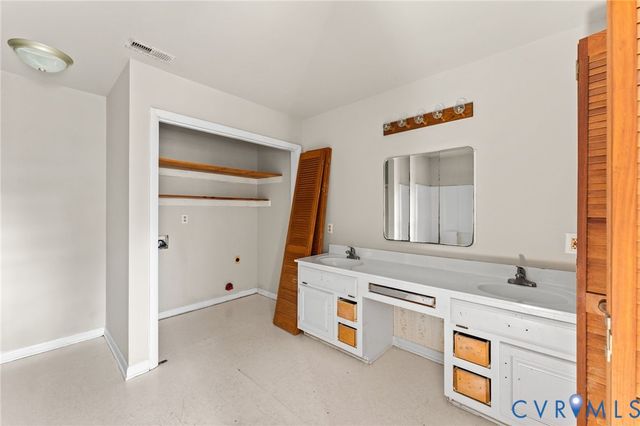 17302 McKenney Ave, Dewitt, VA 23840