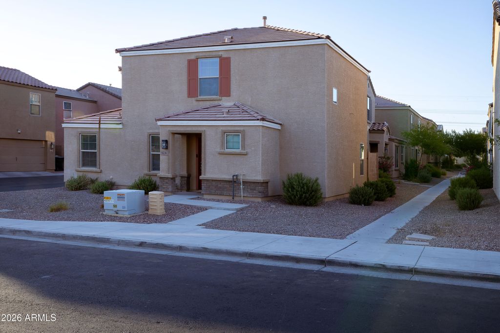 8236 W ALBENIZ Place, Phoenix, AZ 85043 — photo 2