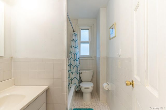 135 Hilltop Acres 135, Yonkers, NY 10704