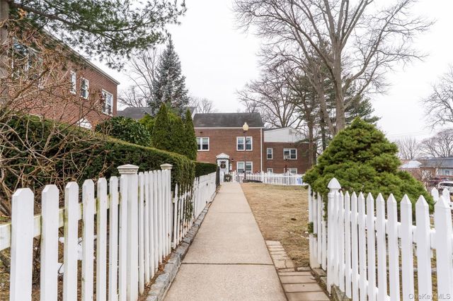 135 Hilltop Acres 135, Yonkers, NY 10704