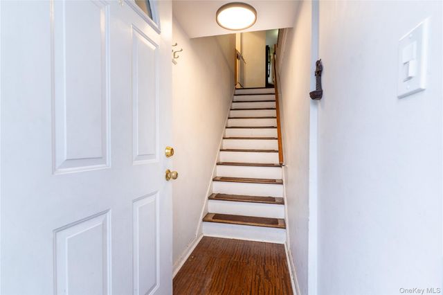 135 Hilltop Acres 135, Yonkers, NY 10704