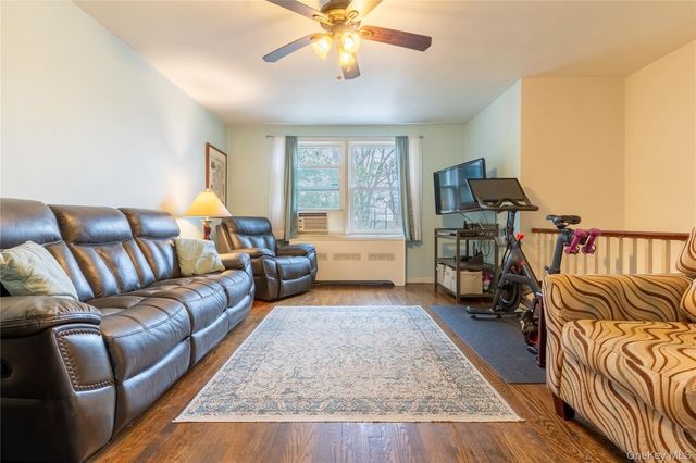 135 Hilltop Acres 135, Yonkers, NY 10704