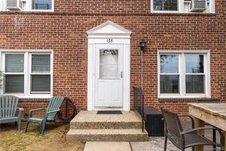 135 Hilltop Acres 135, Yonkers, NY 10704