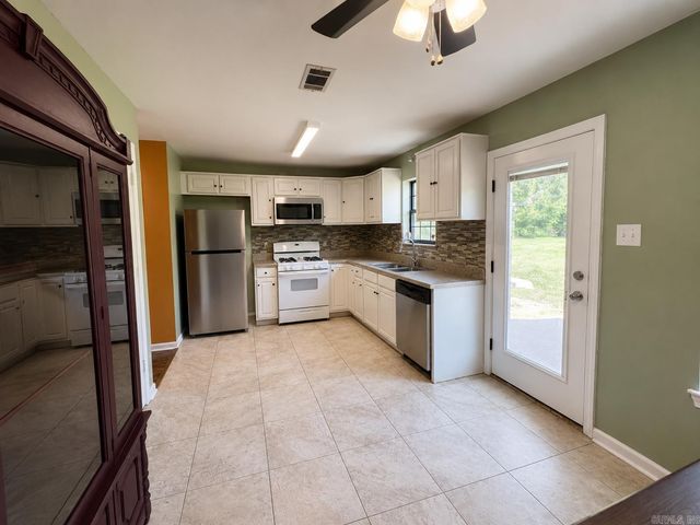 14 Rolling Creek Cir, Conway, AR 72032
