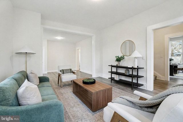 35 N FRANKLIN ST, Waynesboro, PA 17268