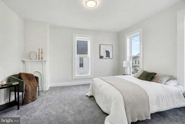 35 N FRANKLIN ST, Waynesboro, PA 17268