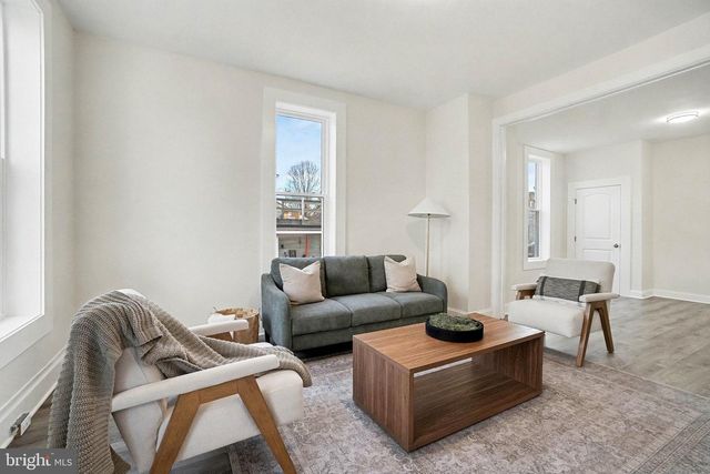 35 N FRANKLIN ST, Waynesboro, PA 17268