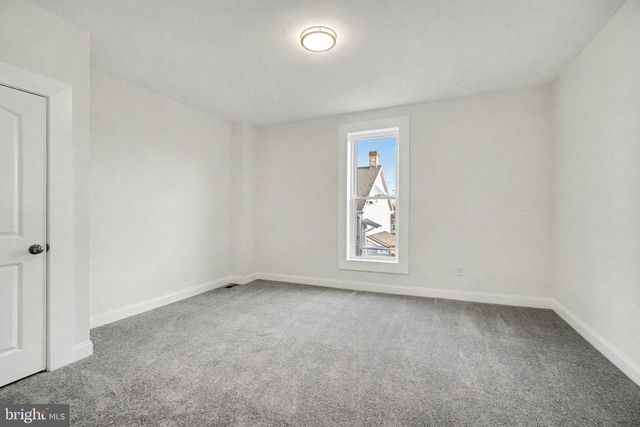 35 N FRANKLIN ST, Waynesboro, PA 17268