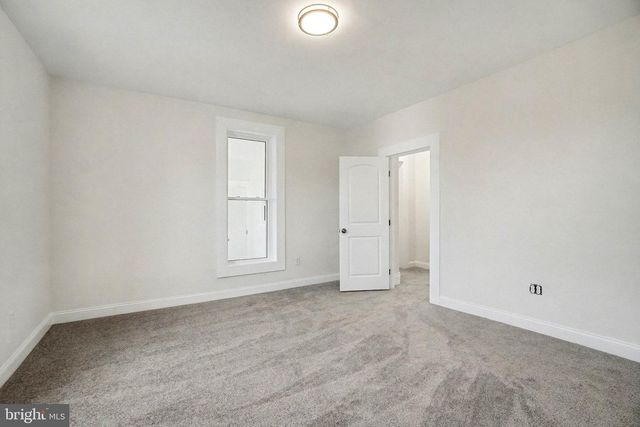 35 N FRANKLIN ST, Waynesboro, PA 17268