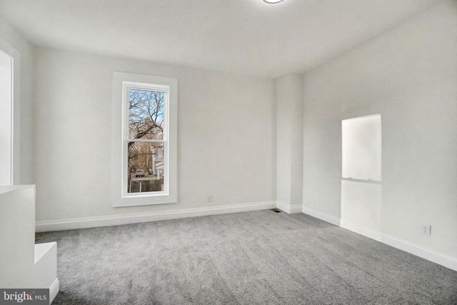 35 N FRANKLIN ST, Waynesboro, PA 17268