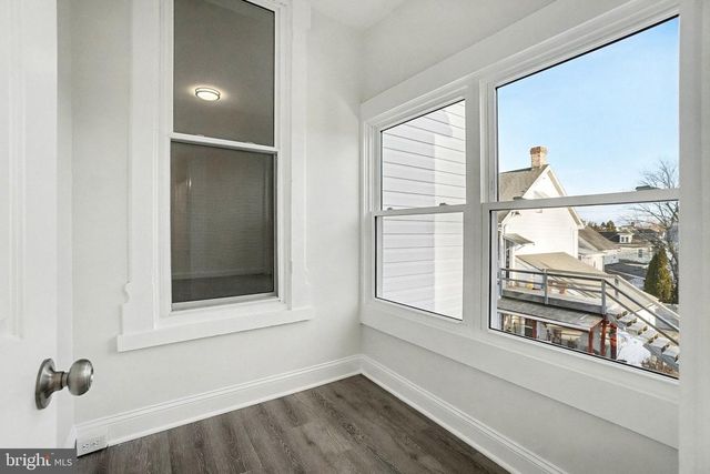 35 N FRANKLIN ST, Waynesboro, PA 17268