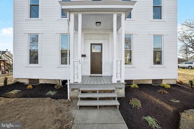 35 N FRANKLIN ST, Waynesboro, PA 17268