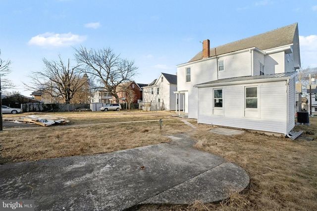 35 N FRANKLIN ST, Waynesboro, PA 17268