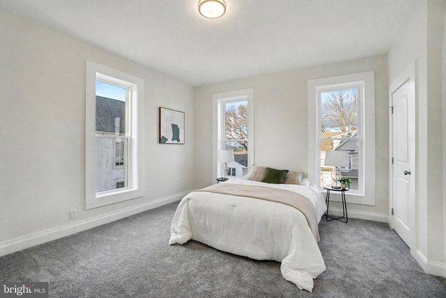 35 N FRANKLIN ST, Waynesboro, PA 17268