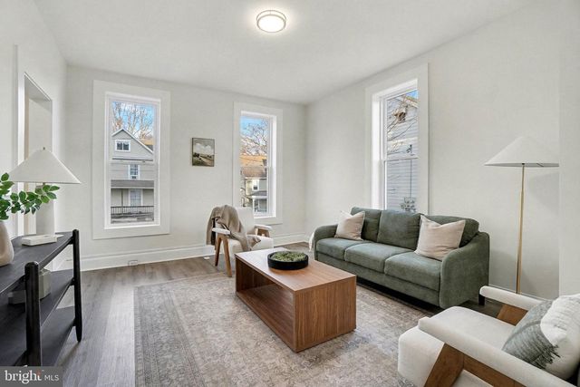 35 N FRANKLIN ST, Waynesboro, PA 17268