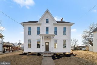 35 N FRANKLIN ST, Waynesboro, PA 17268