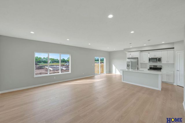 103 W Cowdrey Lane, Lincoln, NE 68523