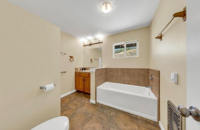 12233 Hilltop Dr, Grass Valley, CA 95949