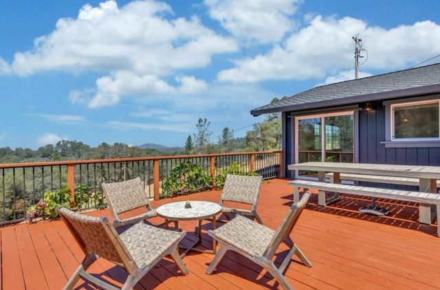 12233 Hilltop Dr, Grass Valley, CA 95949