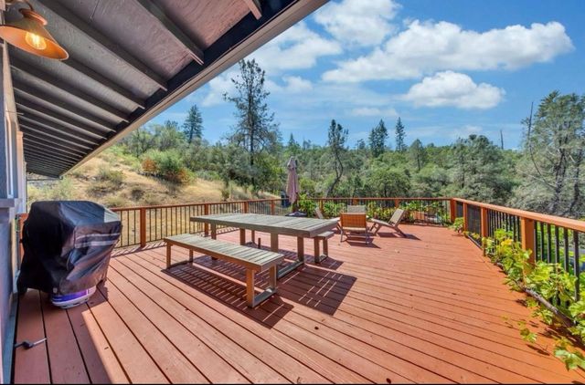 12233 Hilltop Dr, Grass Valley, CA 95949