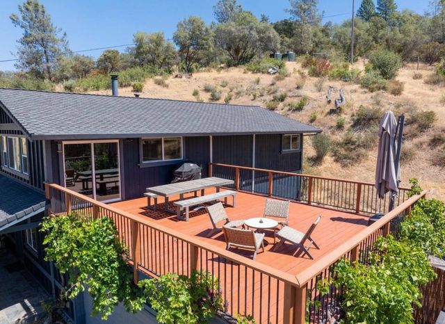 12233 Hilltop Dr, Grass Valley, CA 95949