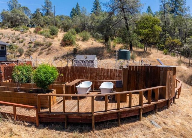 12233 Hilltop Dr, Grass Valley, CA 95949