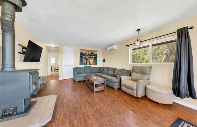 12233 Hilltop Dr, Grass Valley, CA 95949