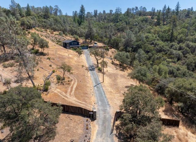 12233 Hilltop Dr, Grass Valley, CA 95949