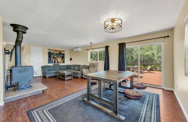 12233 Hilltop Dr, Grass Valley, CA 95949