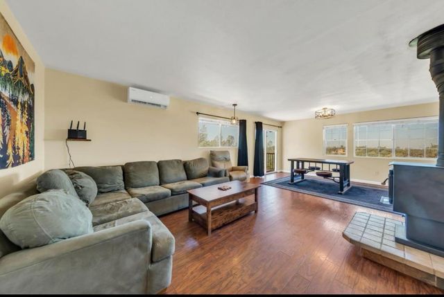 12233 Hilltop Dr, Grass Valley, CA 95949