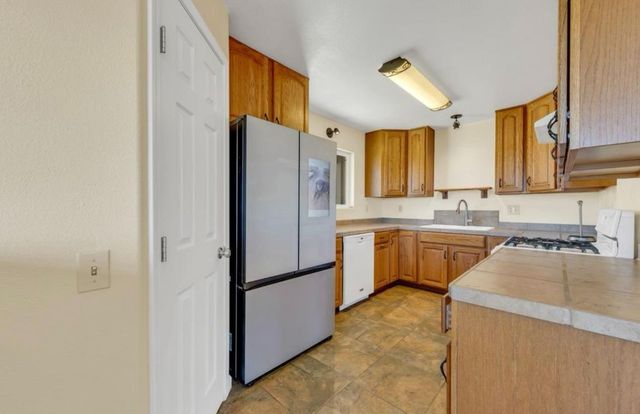 12233 Hilltop Dr, Grass Valley, CA 95949