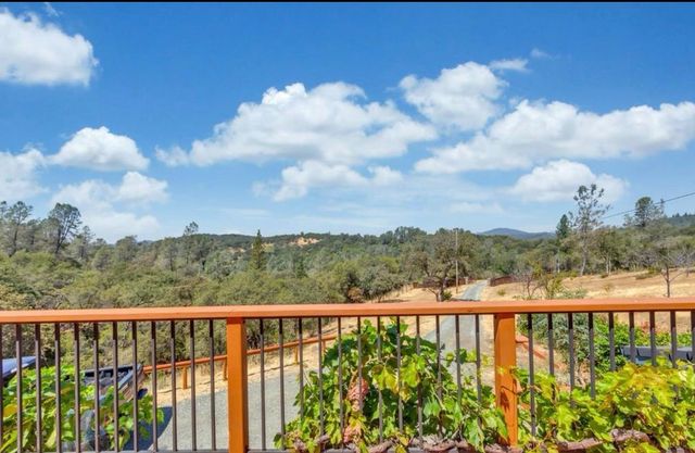 12233 Hilltop Dr, Grass Valley, CA 95949