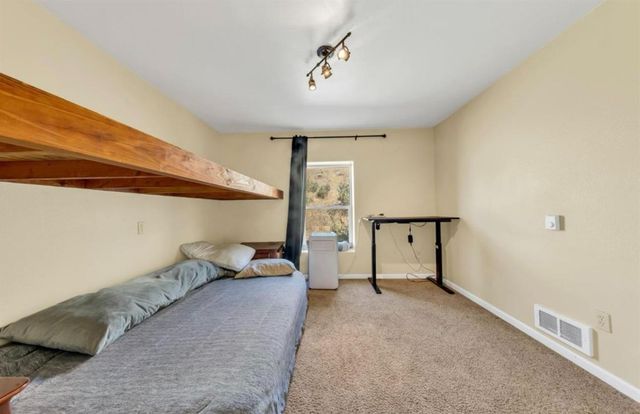 12233 Hilltop Dr, Grass Valley, CA 95949