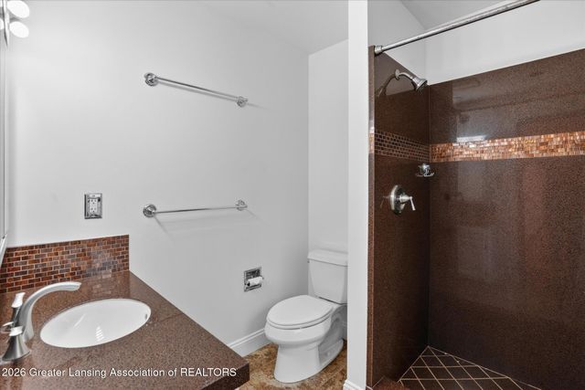 12830 Upton Road, Bath, MI 48808