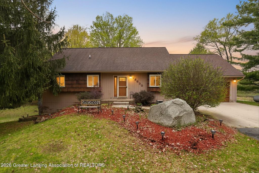 12830 Upton Road, Bath, MI 48808