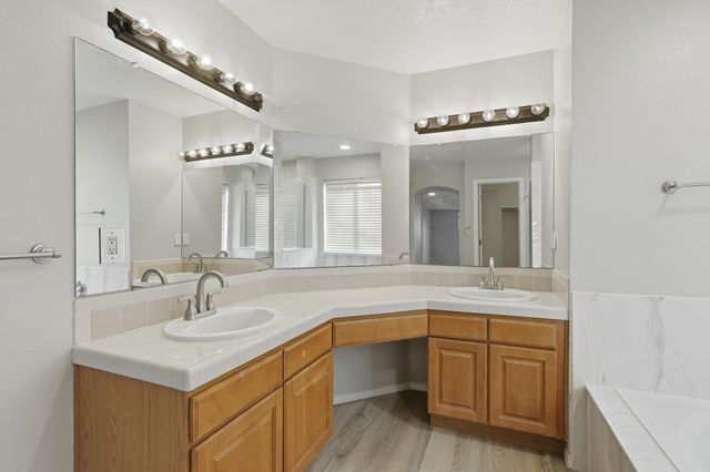 9005 Cactus Trail Road NW, Albuquerque, NM 87114