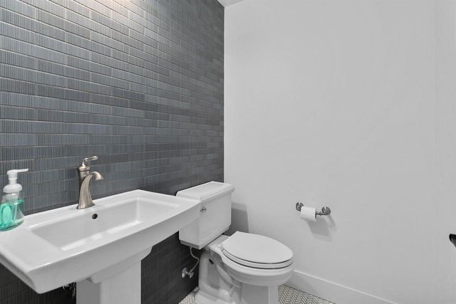 N8861 NOE ROAD, Menasha, WI 54952