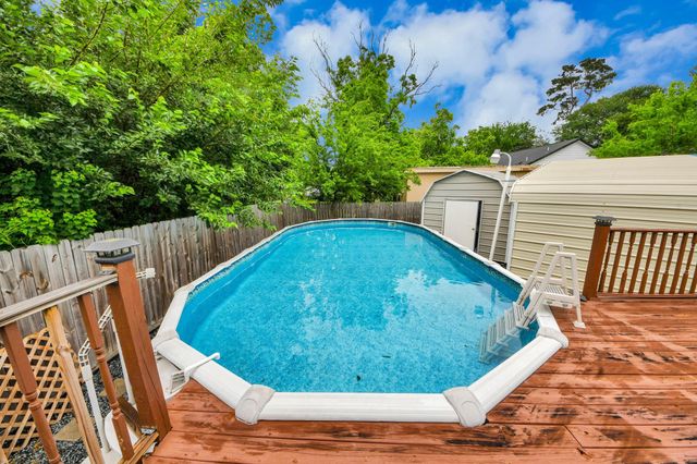 204 N 6th Street, Highlands, TX 77562