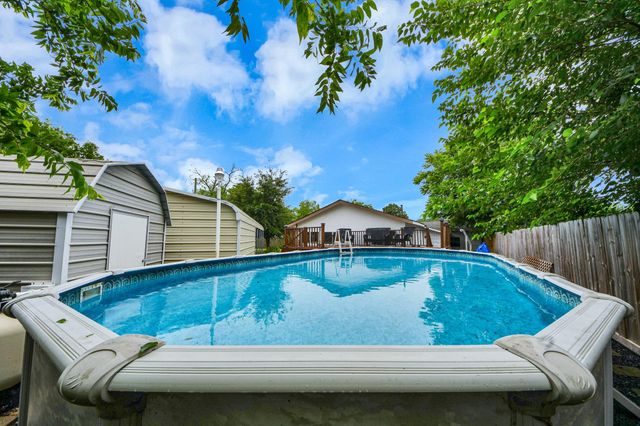 204 N 6th Street, Highlands, TX 77562
