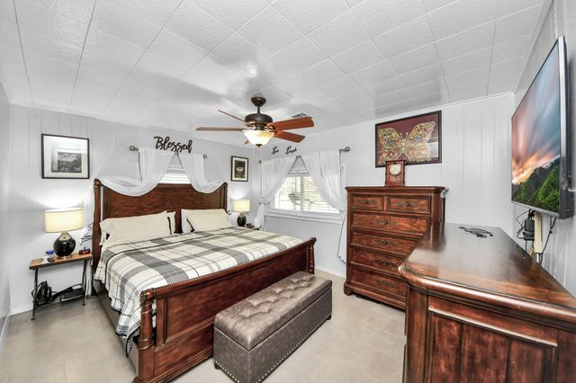 204 N 6th Street, Highlands, TX 77562