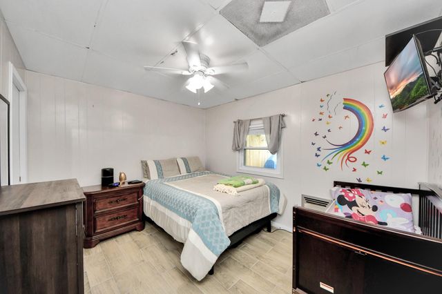 204 N 6th Street, Highlands, TX 77562