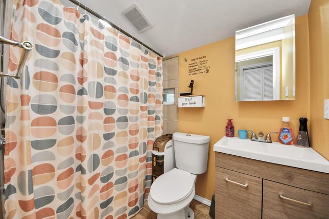 204 N 6th Street, Highlands, TX 77562