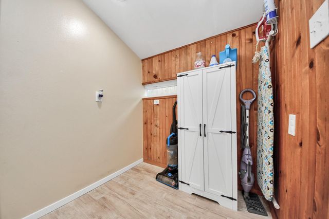 204 N 6th Street, Highlands, TX 77562