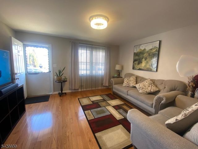 154 S 6Th Ave, Manville Boro, NJ 08835