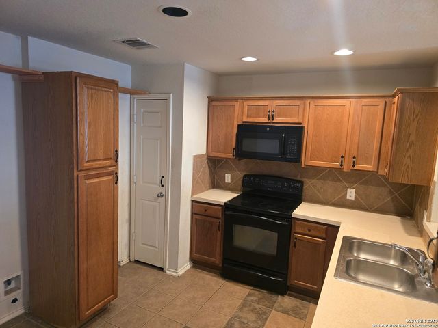 9150 Everton, San Antonio, TX 78245