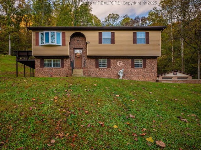 397 Harmons Creek Road, Poca, WV 25159