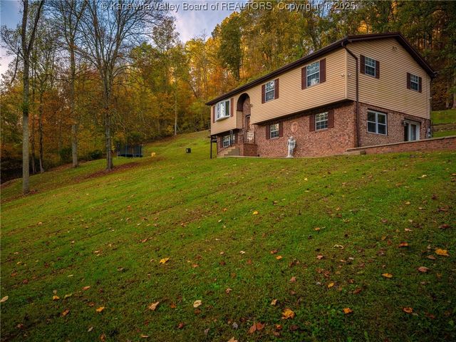 397 Harmons Creek Road, Poca, WV 25159
