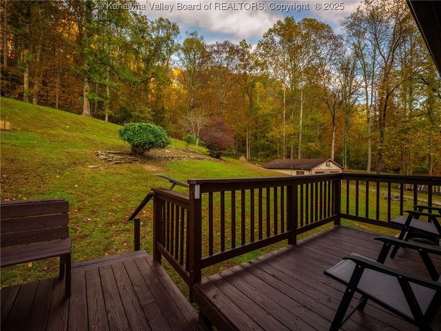 397 Harmons Creek Road, Poca, WV 25159