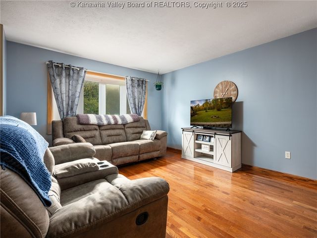 397 Harmons Creek Road, Poca, WV 25159