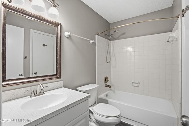 1816 SHANNON LAKE Drive, Middleburg, FL 32068